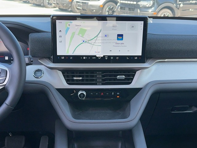 Ford Explorer Vehicle Full-screen Gallery Image 9