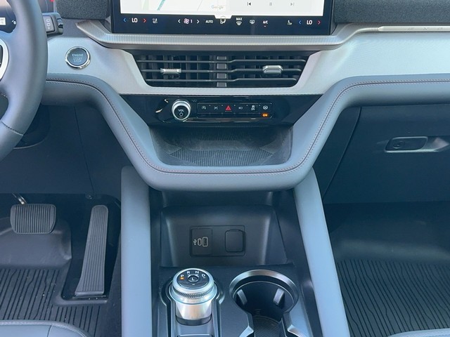 Ford Explorer Vehicle Full-screen Gallery Image 10