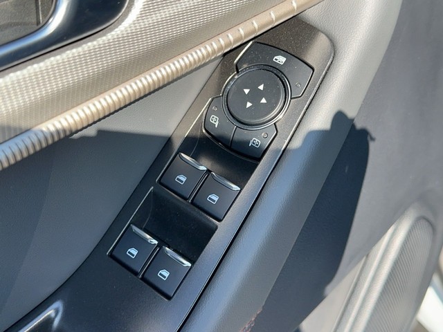 Ford Explorer Vehicle Full-screen Gallery Image 11