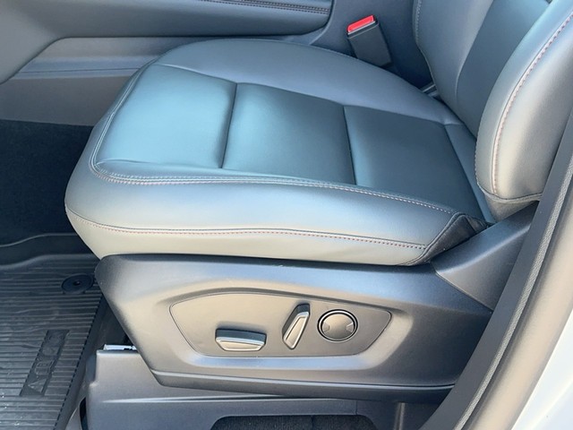 Ford Explorer Vehicle Full-screen Gallery Image 12