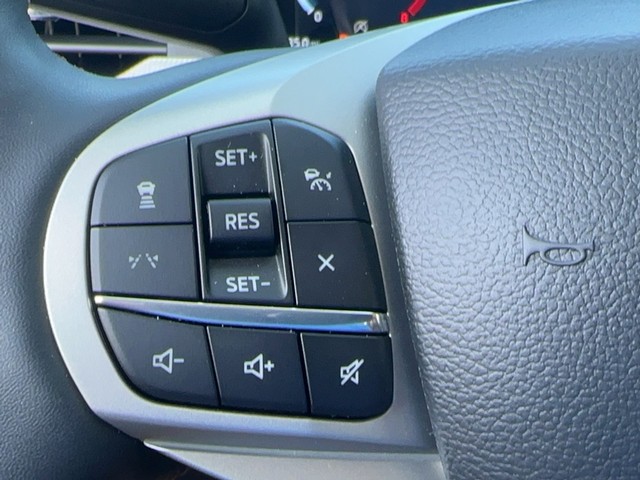Ford Explorer Vehicle Full-screen Gallery Image 14