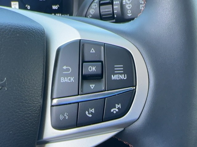 Ford Explorer Vehicle Full-screen Gallery Image 15