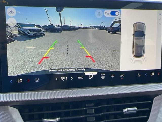 Ford Explorer Vehicle Full-screen Gallery Image 16