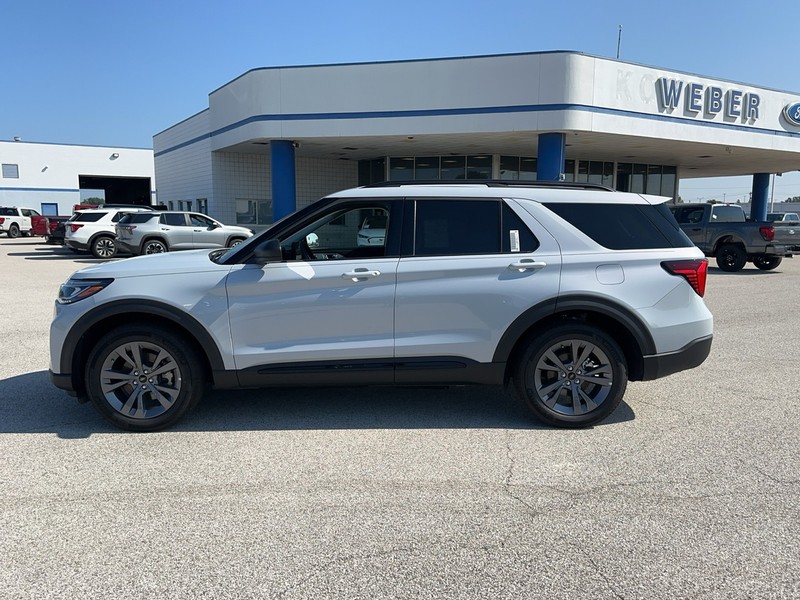 Ford Explorer Vehicle Full-screen Gallery Image 2