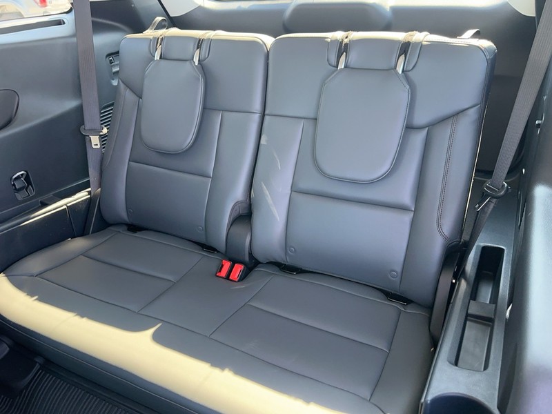 Ford Explorer Vehicle Full-screen Gallery Image 5