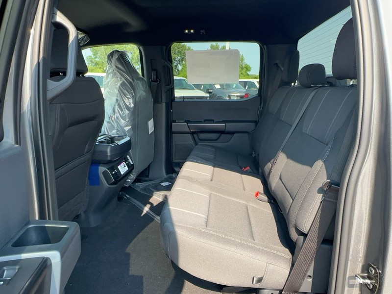 Ford F-150 Vehicle Full-screen Gallery Image 4