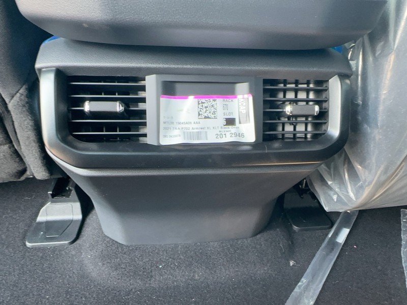 Ford F-150 Vehicle Full-screen Gallery Image 5