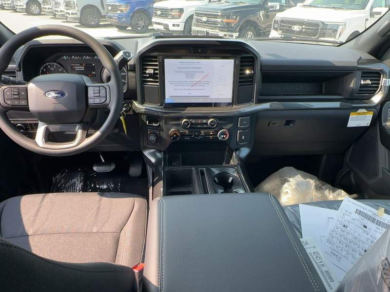 Ford F-150 Vehicle Full-screen Gallery Image 6