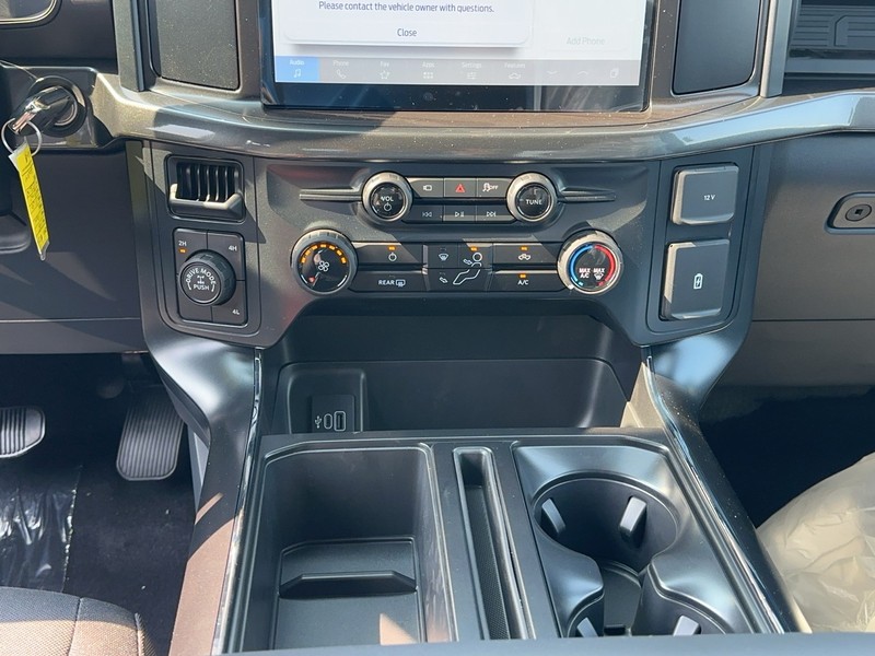 Ford F-150 Vehicle Full-screen Gallery Image 9