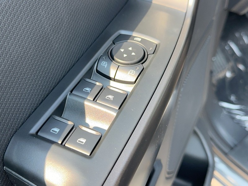 Ford F-150 Vehicle Full-screen Gallery Image 11