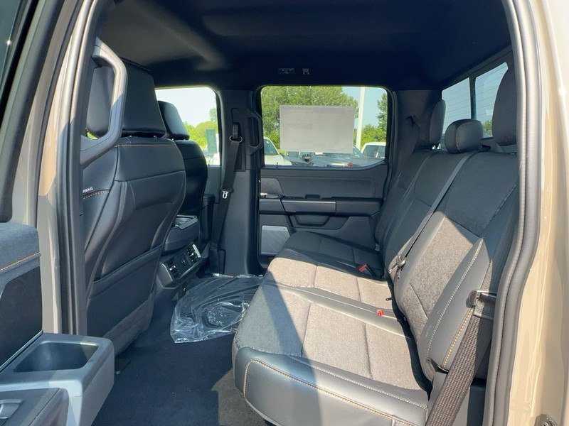 Ford F-150 Vehicle Full-screen Gallery Image 4