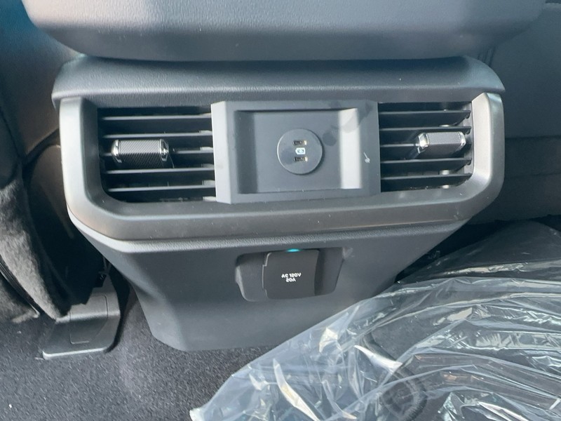 Ford F-150 Vehicle Full-screen Gallery Image 5