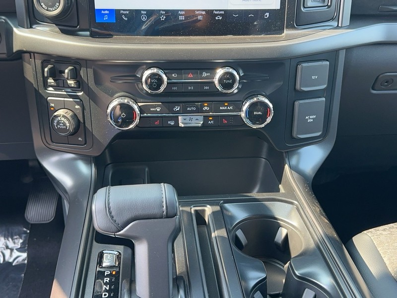 Ford F-150 Vehicle Full-screen Gallery Image 9