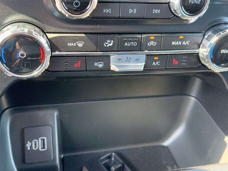 Ford F-150 Vehicle Full-screen Gallery Image 16
