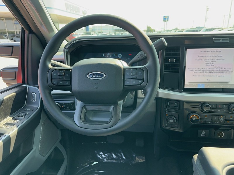 Ford Super Duty F-250 SRW Vehicle Full-screen Gallery Image 6
