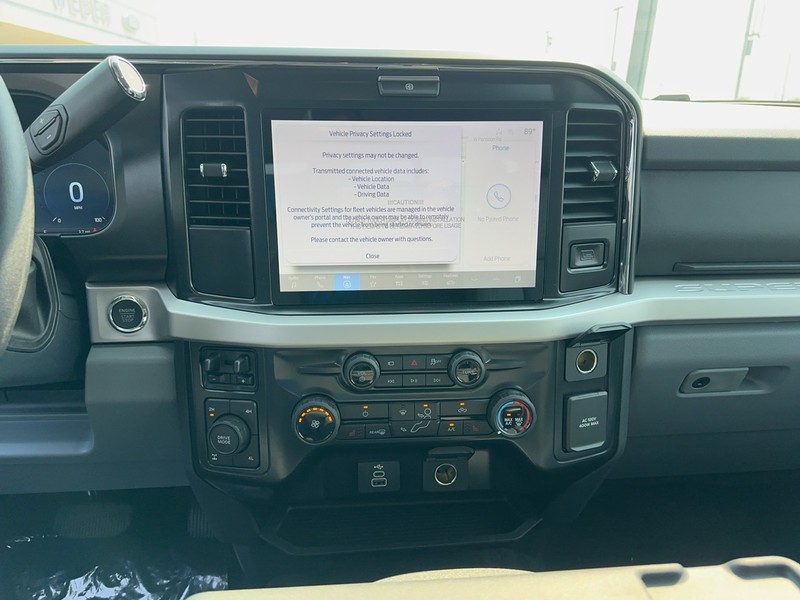 Ford Super Duty F-250 SRW Vehicle Full-screen Gallery Image 7