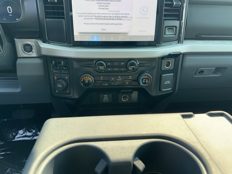 Ford Super Duty F-250 SRW Vehicle Full-screen Gallery Image 8