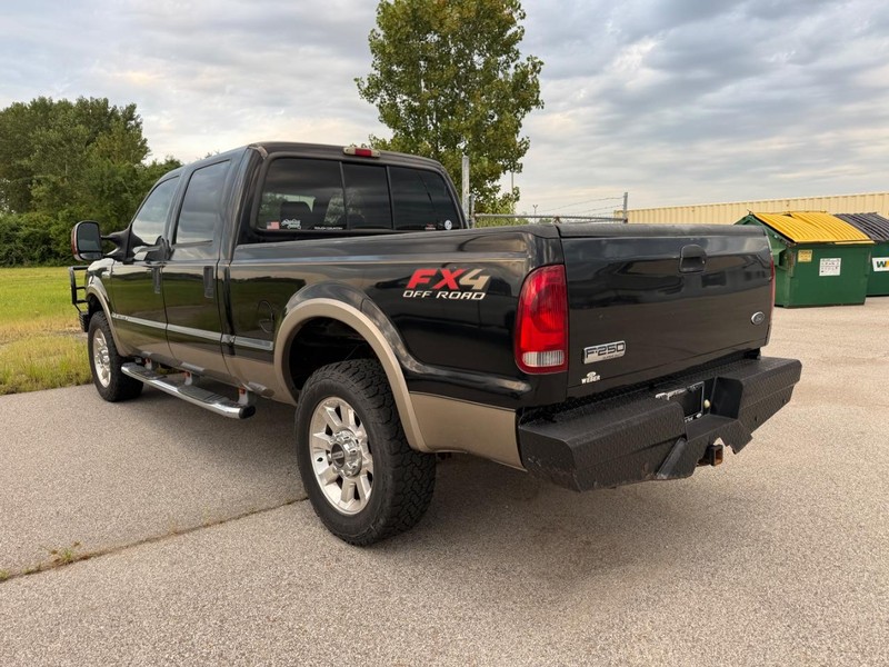 Ford Super Duty F-250 Vehicle Full-screen Gallery Image 4