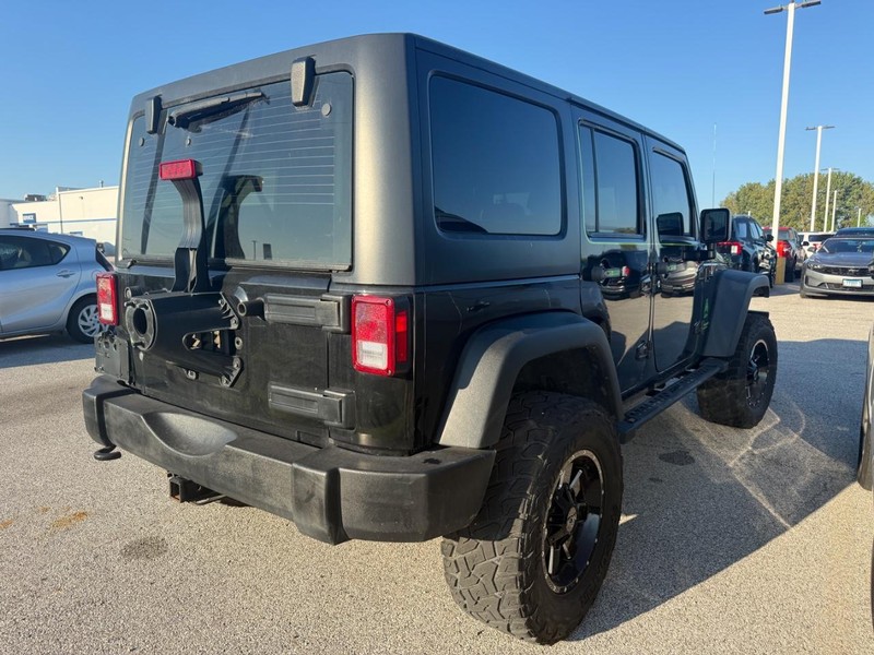 Jeep Wrangler Unlimited Vehicle Full-screen Gallery Image 4