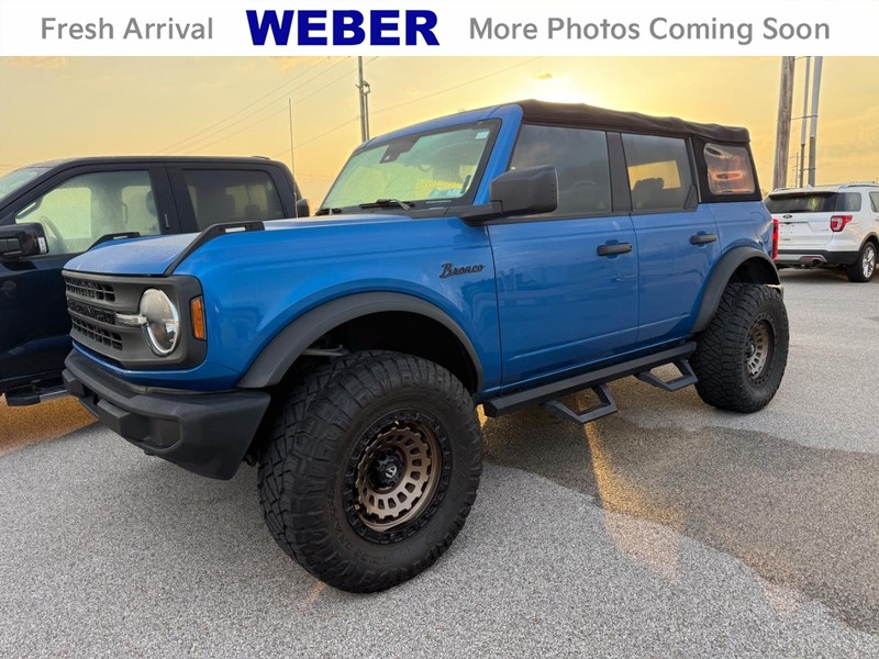 Ford Bronco Vehicle Full-screen Gallery Image 01