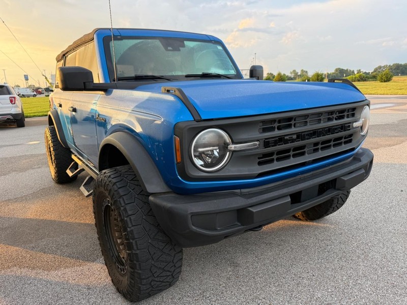 Ford Bronco Vehicle Full-screen Gallery Image 05