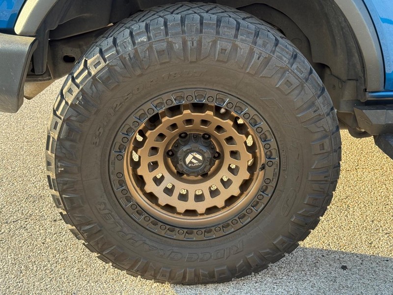 Ford Bronco Vehicle Full-screen Gallery Image 7