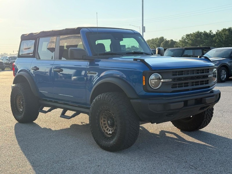 Ford Bronco Vehicle Full-screen Gallery Image 8