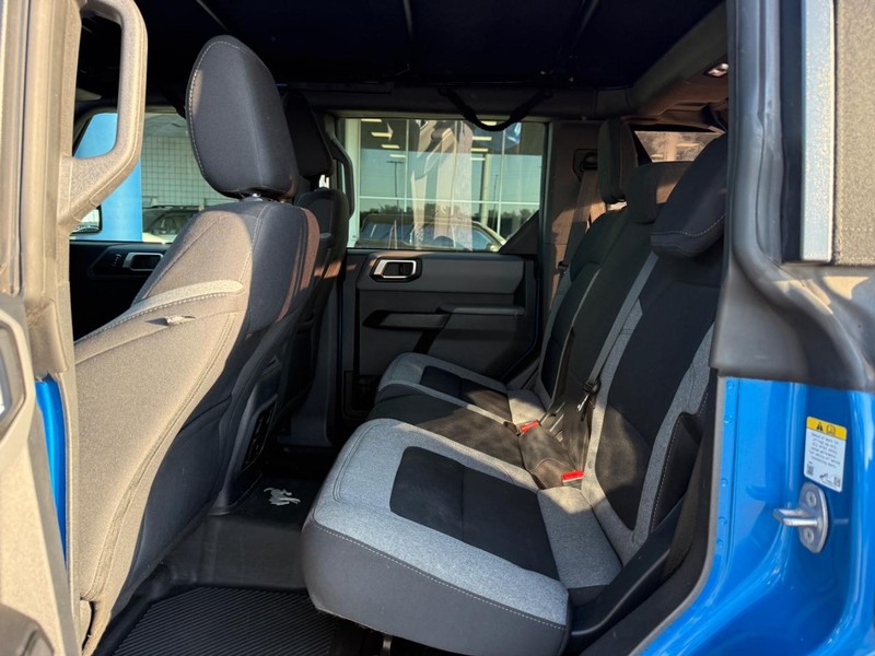 Ford Bronco Vehicle Full-screen Gallery Image 10