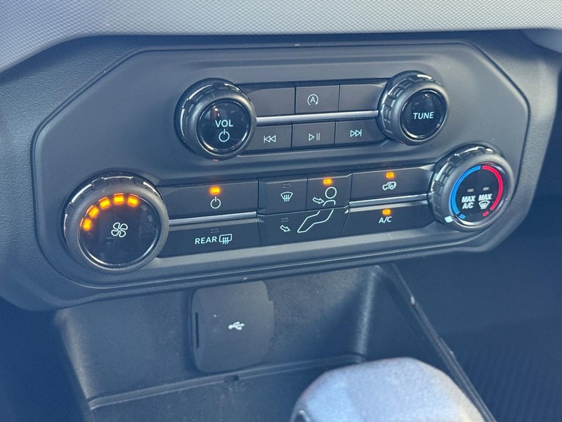 Ford Bronco Vehicle Full-screen Gallery Image 17