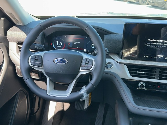 Ford Explorer Vehicle Full-screen Gallery Image 7