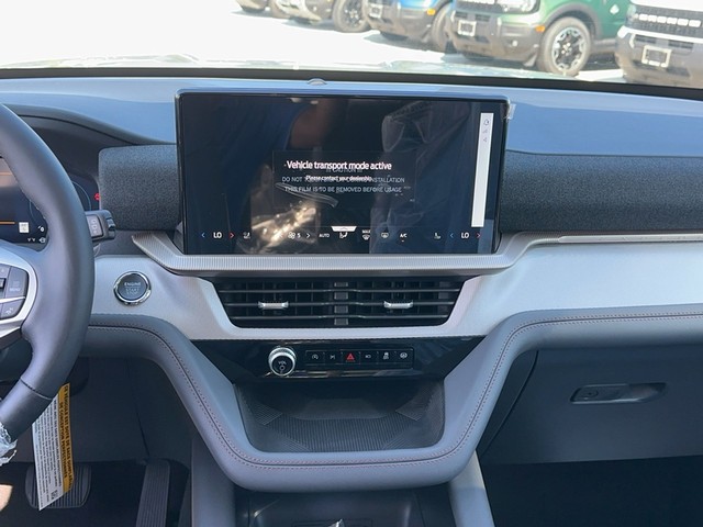 Ford Explorer Vehicle Full-screen Gallery Image 8