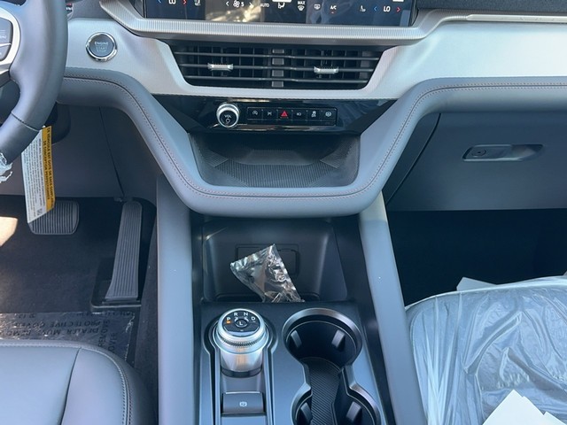Ford Explorer Vehicle Full-screen Gallery Image 9