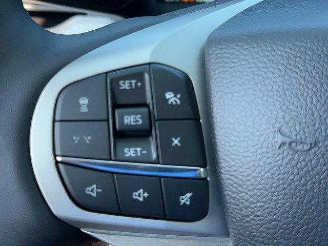 Ford Explorer Vehicle Full-screen Gallery Image 13