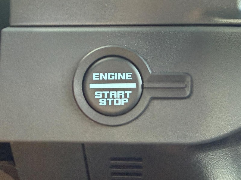 Ford Bronco Vehicle Full-screen Gallery Image 10