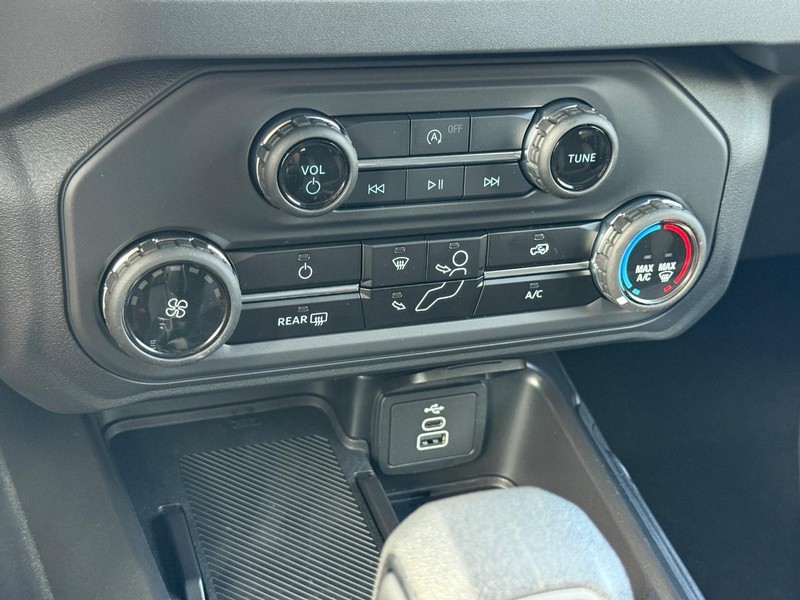 Ford Bronco Vehicle Full-screen Gallery Image 13