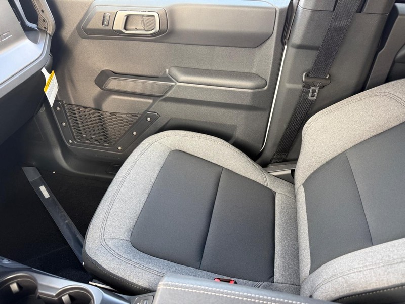 Ford Bronco Vehicle Full-screen Gallery Image 15