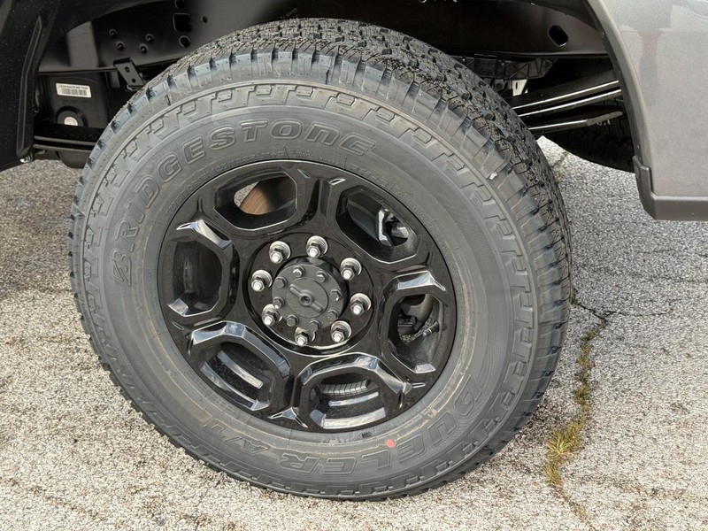 Ford Super Duty F-250 SRW Vehicle Full-screen Gallery Image 4