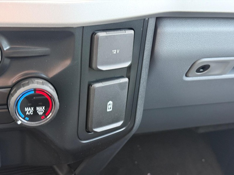 Ford Super Duty F-250 SRW Vehicle Full-screen Gallery Image 14