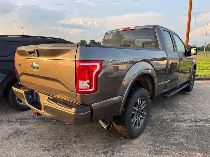 Ford F-150 Vehicle Full-screen Gallery Image 4