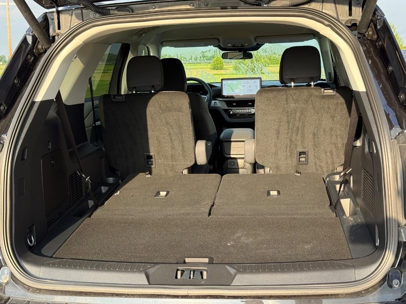 Ford Explorer Vehicle Full-screen Gallery Image 6