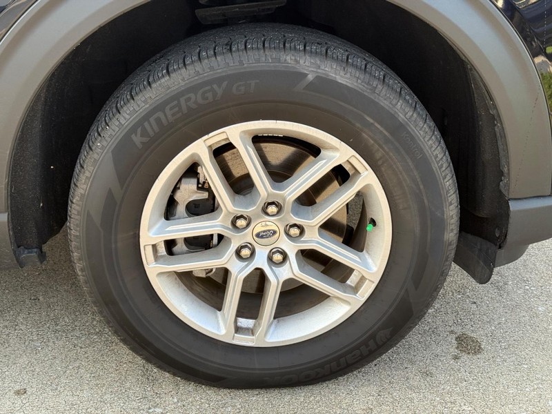 Ford Explorer Vehicle Full-screen Gallery Image 7