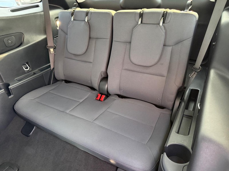 Ford Explorer Vehicle Full-screen Gallery Image 10