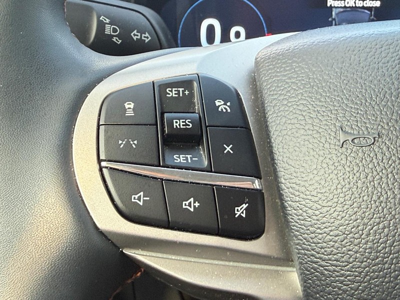 Ford Explorer Vehicle Full-screen Gallery Image 14