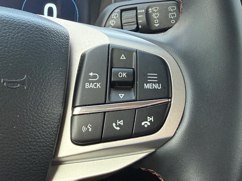Ford Explorer Vehicle Full-screen Gallery Image 15
