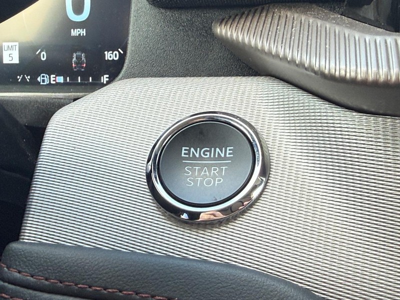 Ford Explorer Vehicle Full-screen Gallery Image 16