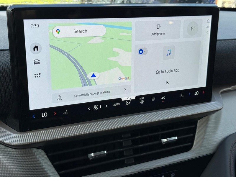 Ford Explorer Vehicle Full-screen Gallery Image 17