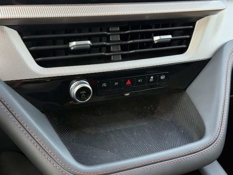 Ford Explorer Vehicle Full-screen Gallery Image 19