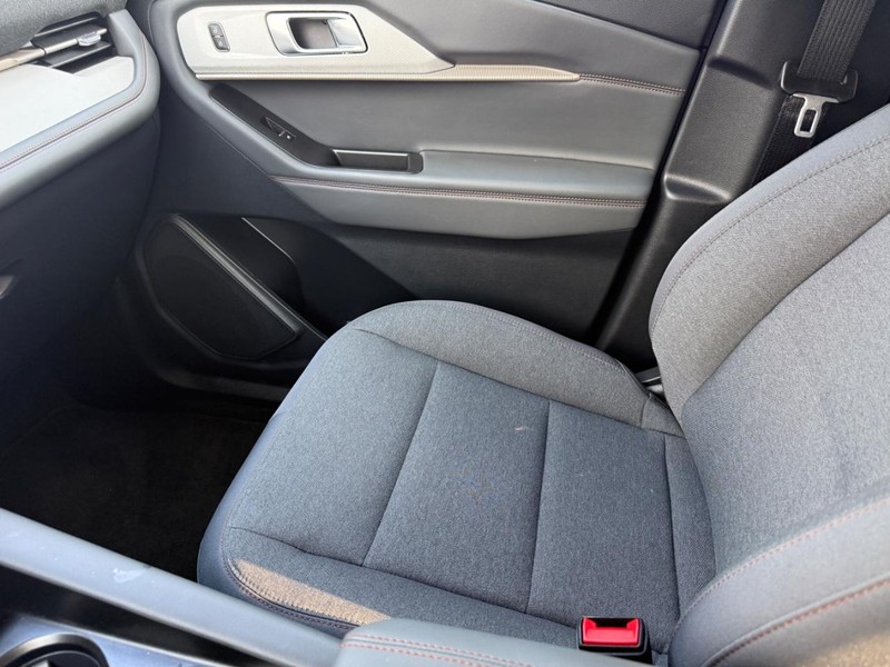 Ford Explorer Vehicle Full-screen Gallery Image 21