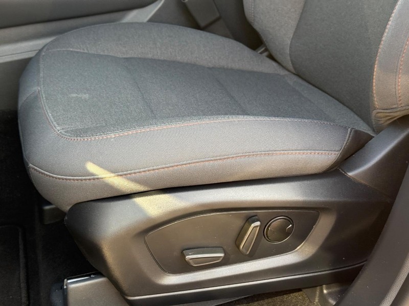 Ford Explorer Vehicle Full-screen Gallery Image 25