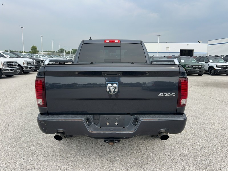 Ram 1500 Vehicle Full-screen Gallery Image 4